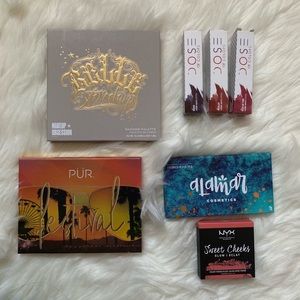 **SOLD** Makeup bundle